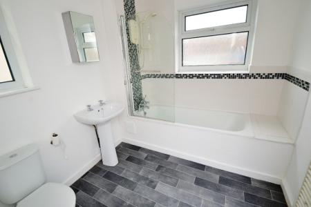 5 bedroom Semi-detached house to let in Johnson Road, Lenton, Nottingham, NG7
