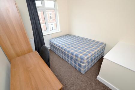 5 bedroom Semi-detached house to let in Johnson Road, Lenton, Nottingham, NG7