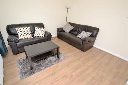5 bedroom Semi-detached house to let in Johnson Road, Lenton, Nottingham, NG7