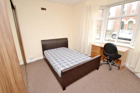 5 bedroom Semi-detached house to let in Johnson Road, Lenton, Nottingham, NG7