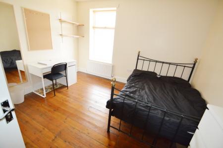 4 bedroom Terraced House to let in City Road, Dunkirk, Nottingham, NG7