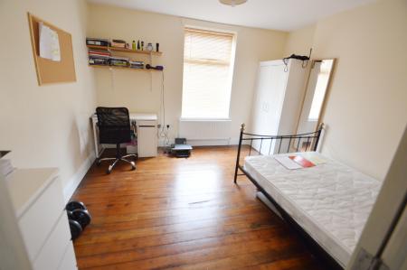 4 bedroom Terraced House to let in City Road, Dunkirk, Nottingham, NG7