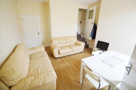 4 bedroom Terraced House to let in City Road, Dunkirk, Nottingham, NG7