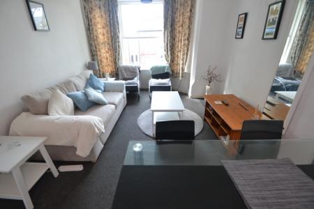 3 bedroom Flat to let in Lenton Boulevard, Lenton, Nottingham, NG7