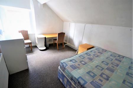 3 bedroom Flat to let in Lenton Boulevard, Lenton, Nottingham, NG7