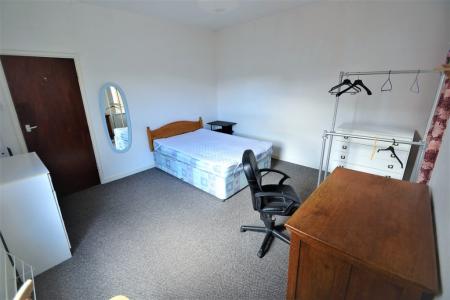 3 bedroom Flat to let in Lenton Boulevard, Lenton, Nottingham, NG7