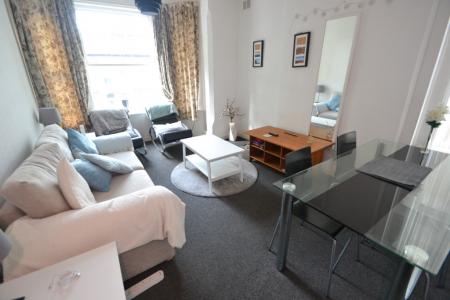 3 bedroom Flat to let in Lenton Boulevard, Lenton, Nottingham, NG7