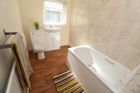 3 bedroom Detached house to let in Beeston Road, Dunkirk, Nottingham, NG7