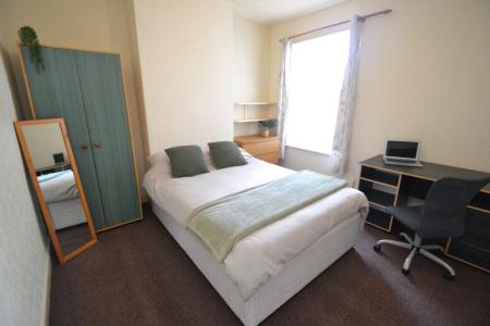 3 bedroom Terraced House to let in Beeston Road, Nottingham, NG7