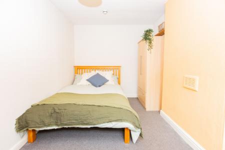 5 bedroom Detached house to let in Charnwood Grove, West Bridgford, NG2