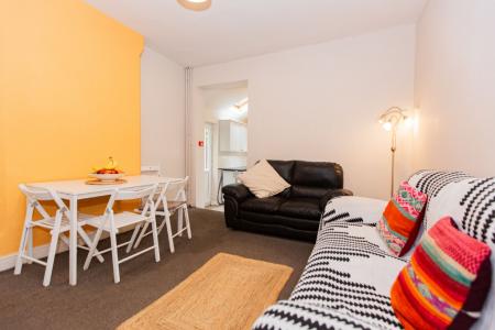 5 bedroom Detached house to let in Charnwood Grove, West Bridgford, NG2