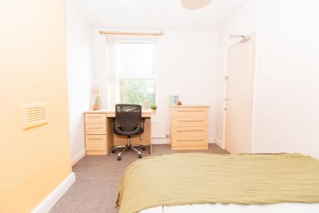 5 bedroom Detached house to let in Charnwood Grove, West Bridgford, NG2