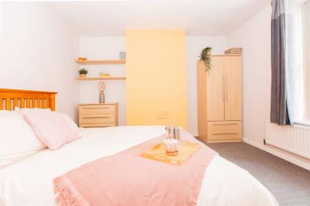 5 bedroom Detached house to let in Charnwood Grove, West Bridgford, NG2