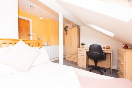 5 bedroom Detached house to let in Charnwood Grove, West Bridgford, NG2