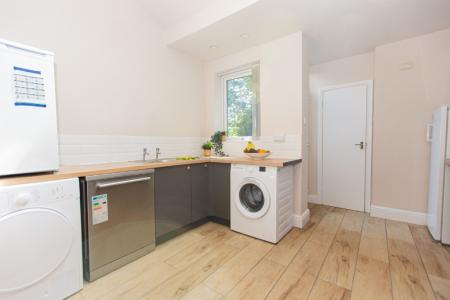 5 bedroom Detached house to let in Charnwood Grove, West Bridgford, NG2