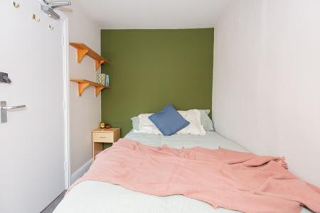 5 bedroom Detached house to let in Charnwood Grove, West Bridgford, NG2