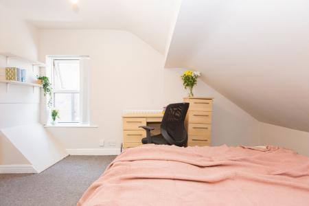 5 bedroom Detached house to let in Charnwood Grove, West Bridgford, NG2