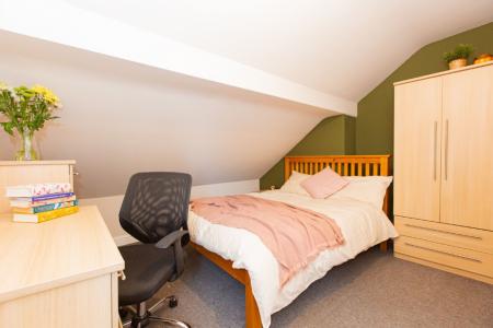 5 bedroom Detached house to let in Charnwood Grove, West Bridgford, NG2