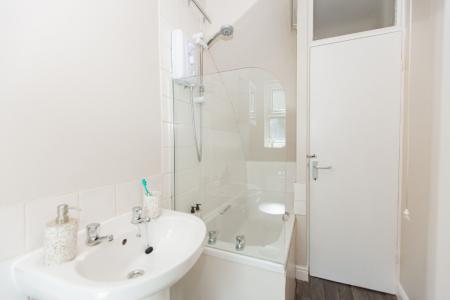 5 bedroom Detached house to let in Charnwood Grove, West Bridgford, NG2