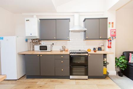 5 bedroom Detached house to let in Charnwood Grove, West Bridgford, NG2