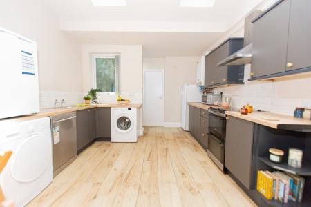 5 bedroom Detached house to let in Charnwood Grove, West Bridgford, NG2