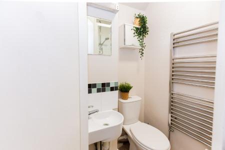 5 bedroom Detached house to let in Hart Street, Lenton, Nottingham, NG7