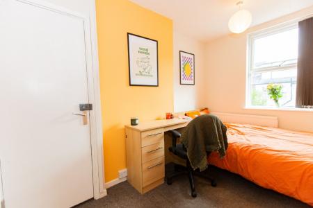 5 bedroom Detached house to let in Hart Street, Lenton, Nottingham, NG7