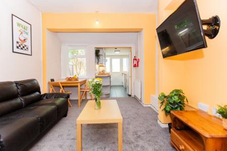 5 bedroom Detached house to let in Hart Street, Lenton, Nottingham, NG7