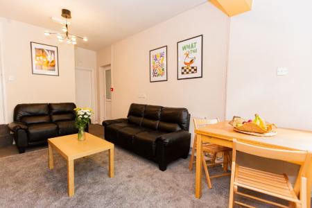 5 bedroom Detached house to let in Hart Street, Lenton, Nottingham, NG7