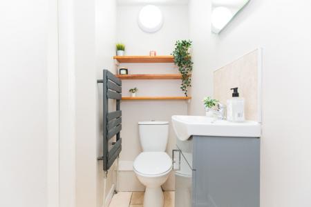 5 bedroom Detached house to let in Hart Street, Lenton, Nottingham, NG7