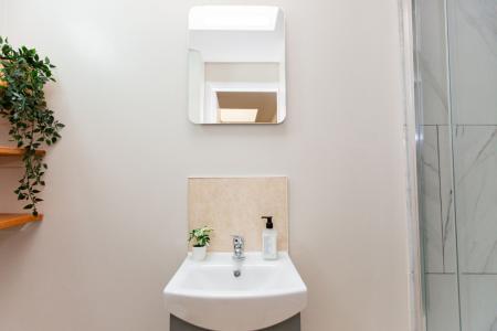 5 bedroom Detached house to let in Hart Street, Lenton, Nottingham, NG7