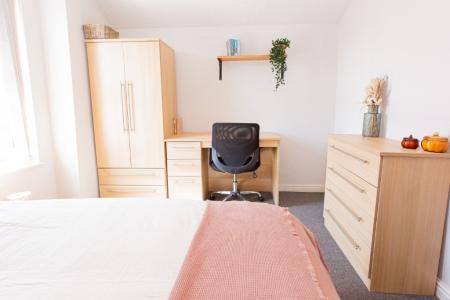 4 bedroom Semi-detached house to let in South Road, West Bridgford, NG2