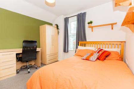 4 bedroom Semi-detached house to let in South Road, West Bridgford, NG2