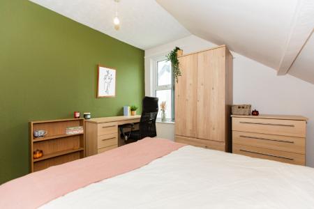 4 bedroom Semi-detached house to let in South Road, West Bridgford, NG2