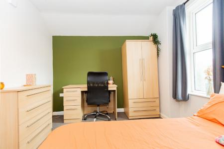 4 bedroom Semi-detached house to let in South Road, West Bridgford, NG2