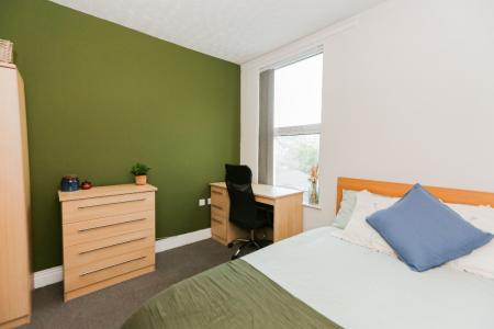 4 bedroom Semi-detached house to let in South Road, West Bridgford, NG2