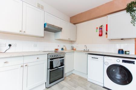 4 bedroom Semi-detached house to let in South Road, West Bridgford, NG2