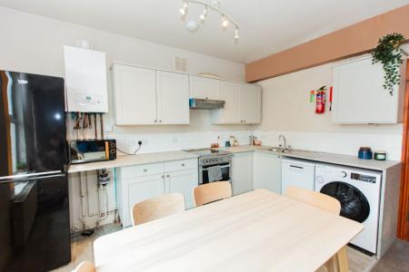 4 bedroom Semi-detached house to let in South Road, West Bridgford, NG2