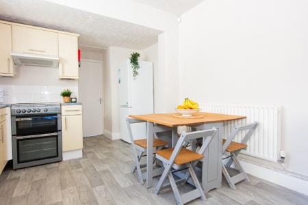 3 bedroom Flat to let in South Road, West Bridgford, NG2