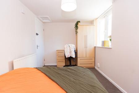 3 bedroom Flat to let in South Road, West Bridgford, NG2