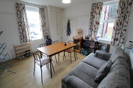 3 bedroom Detached house to let in Dunkirk Road, Dunkirk, Nottingham, NG7