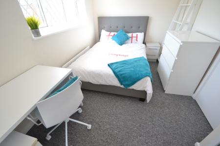 4 bedroom Detached house to let in Falcon Close, Lenton, Nottingham, NG7