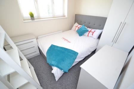 4 bedroom Detached house to let in Falcon Close, Lenton, Nottingham, NG7