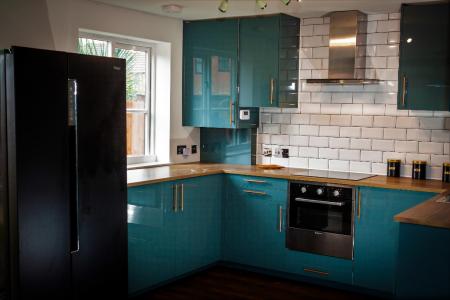 4 bedroom Semi-detached house to let in Heron Drive, Lenton, Nottingham, NG7