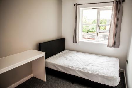 4 bedroom Semi-detached house to let in Heron Drive, Lenton, Nottingham, NG7