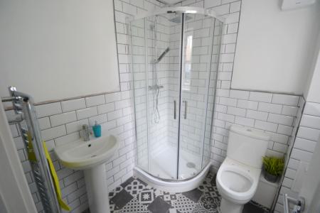 4 bedroom Semi-detached house to let in Heron Drive, Lenton, Nottingham, NG7