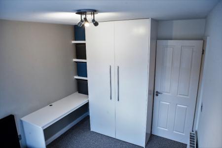 4 bedroom Semi-detached house to let in Heron Drive, Lenton, Nottingham, NG7