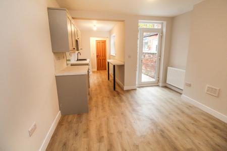 2 bedroom Flat to let in Oakland Street, Nottingham, NG7