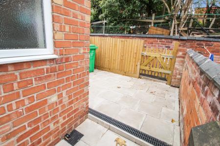 2 bedroom Flat to let in Oakland Street, Nottingham, NG7