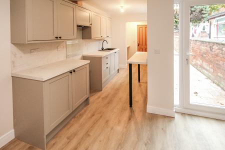 2 bedroom Flat to let in Oakland Street, Nottingham, NG7